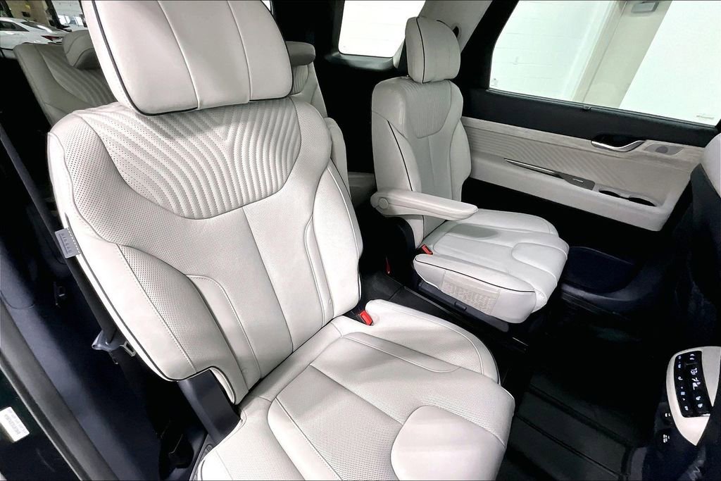 Used 2025 Hyundai Palisade Calligraphy image 36