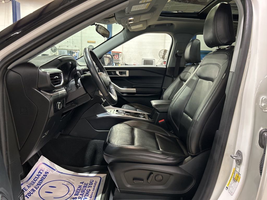 Used 2023 Ford Explorer XLT AWD/4WD image 21