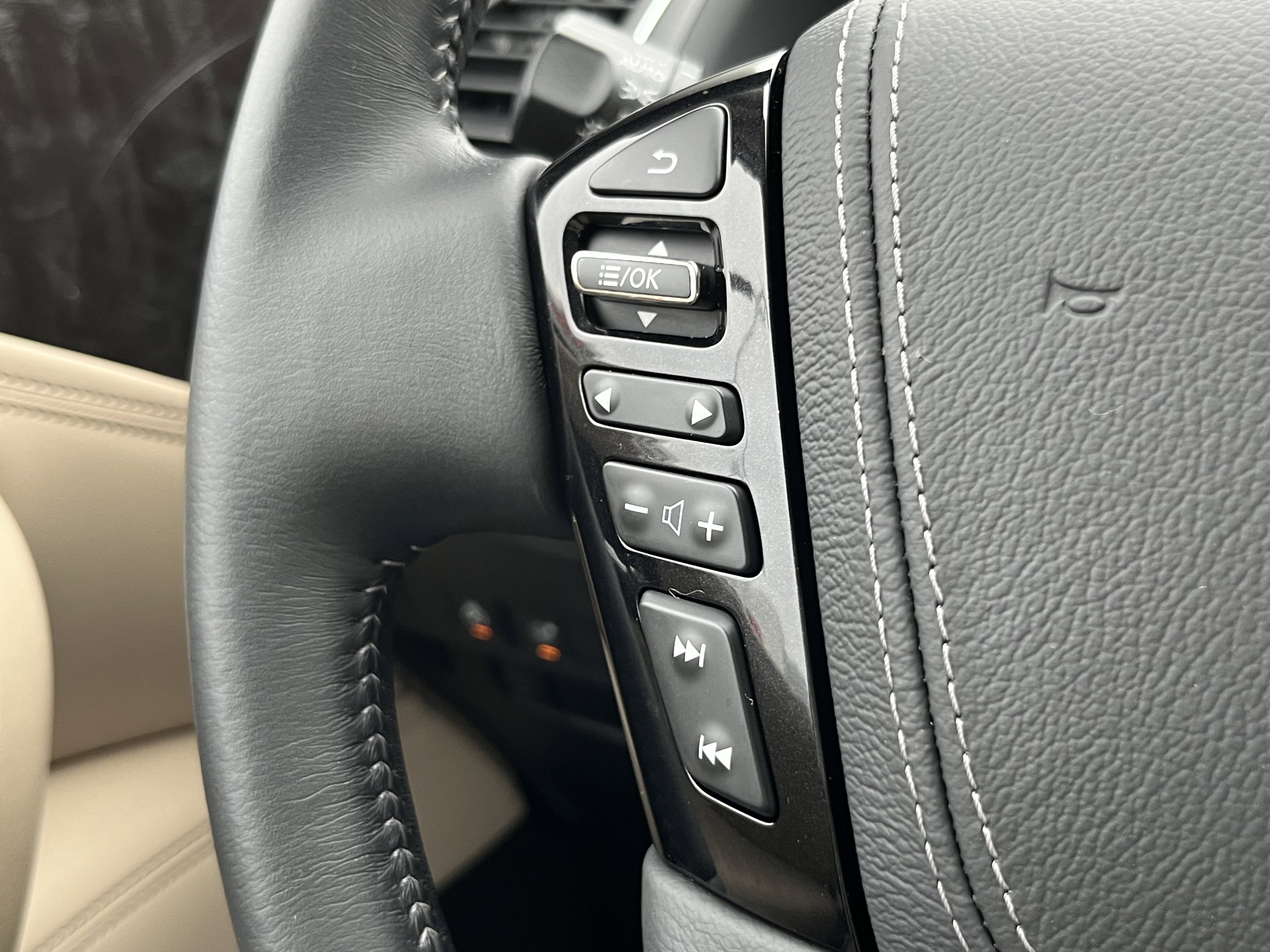 Used 2023 Nissan Armada Platinum w/ Captain's Chairs Package image 26