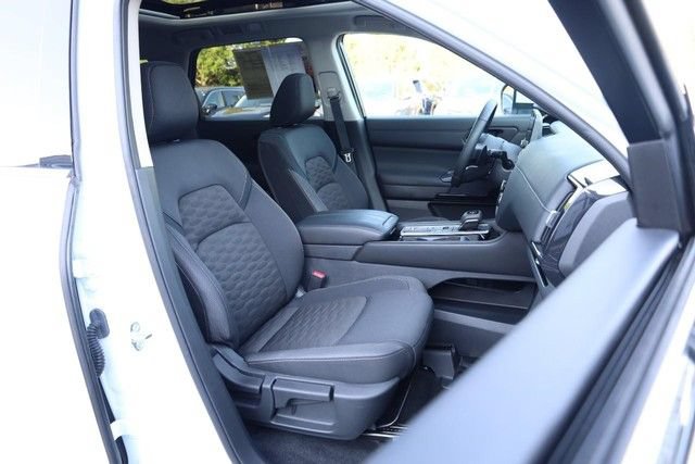 Certified 2025 Nissan Pathfinder SV w/ SV Premium Package FWD image 29