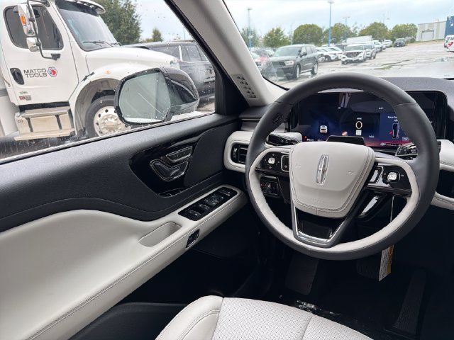 New 2027 Lincoln Aviator AWD image 18