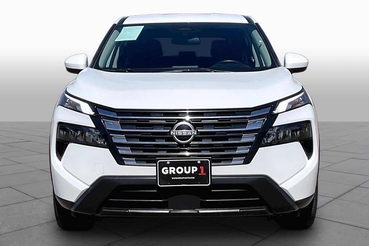 Used 2025 Nissan Rogue SV FWD image 4