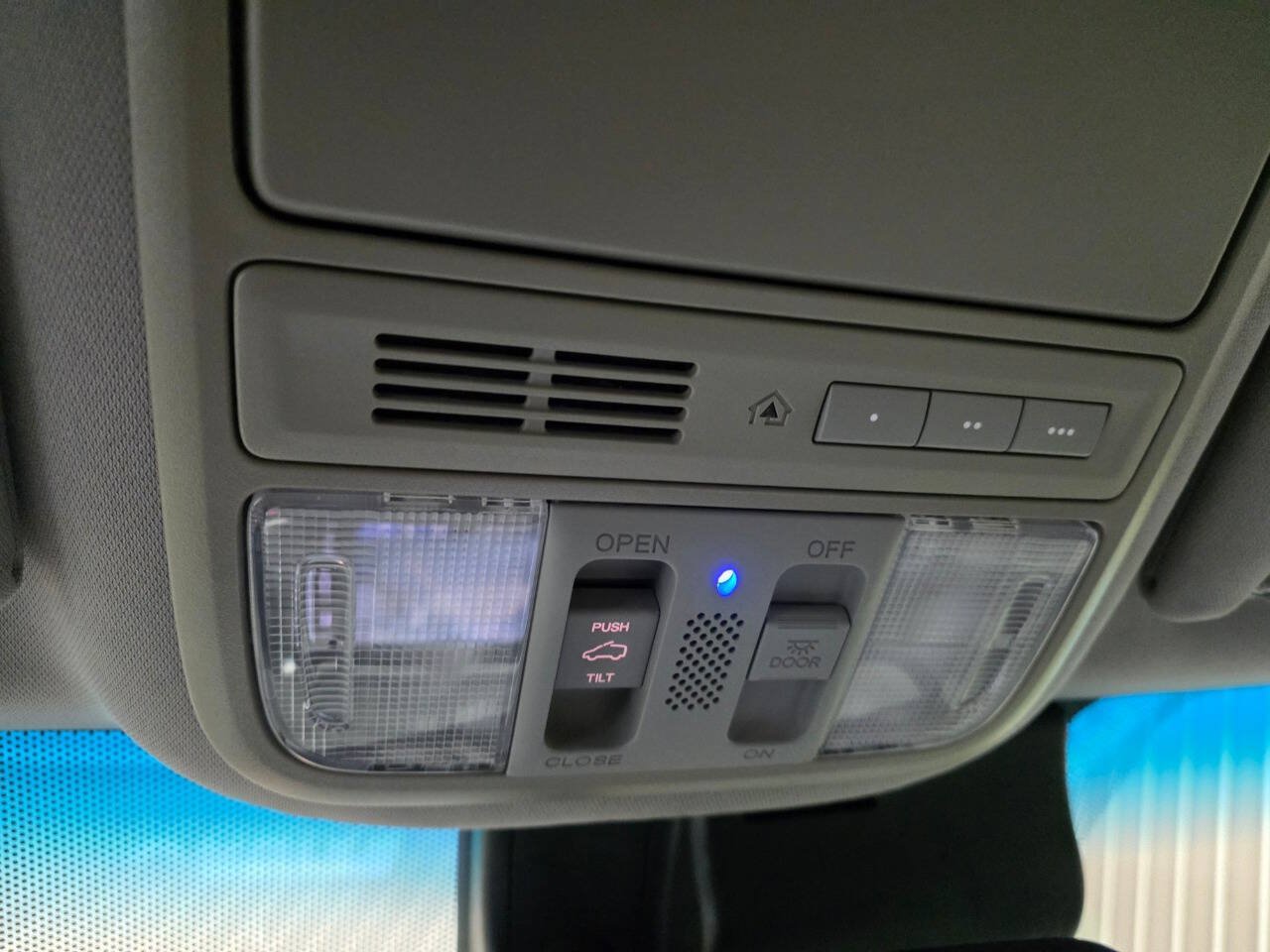 Used 2017 Honda Pilot Touring image 25