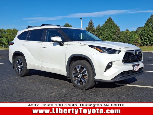 Used 2023 Toyota Highlander XLE image 1