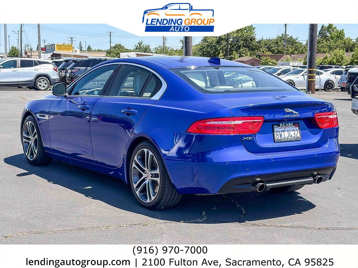 Used 2017 Jaguar XE Premium RWD image 2