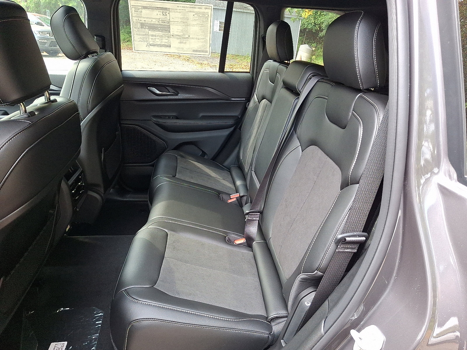 New 2025 Jeep Grand Cherokee Altitude image 6