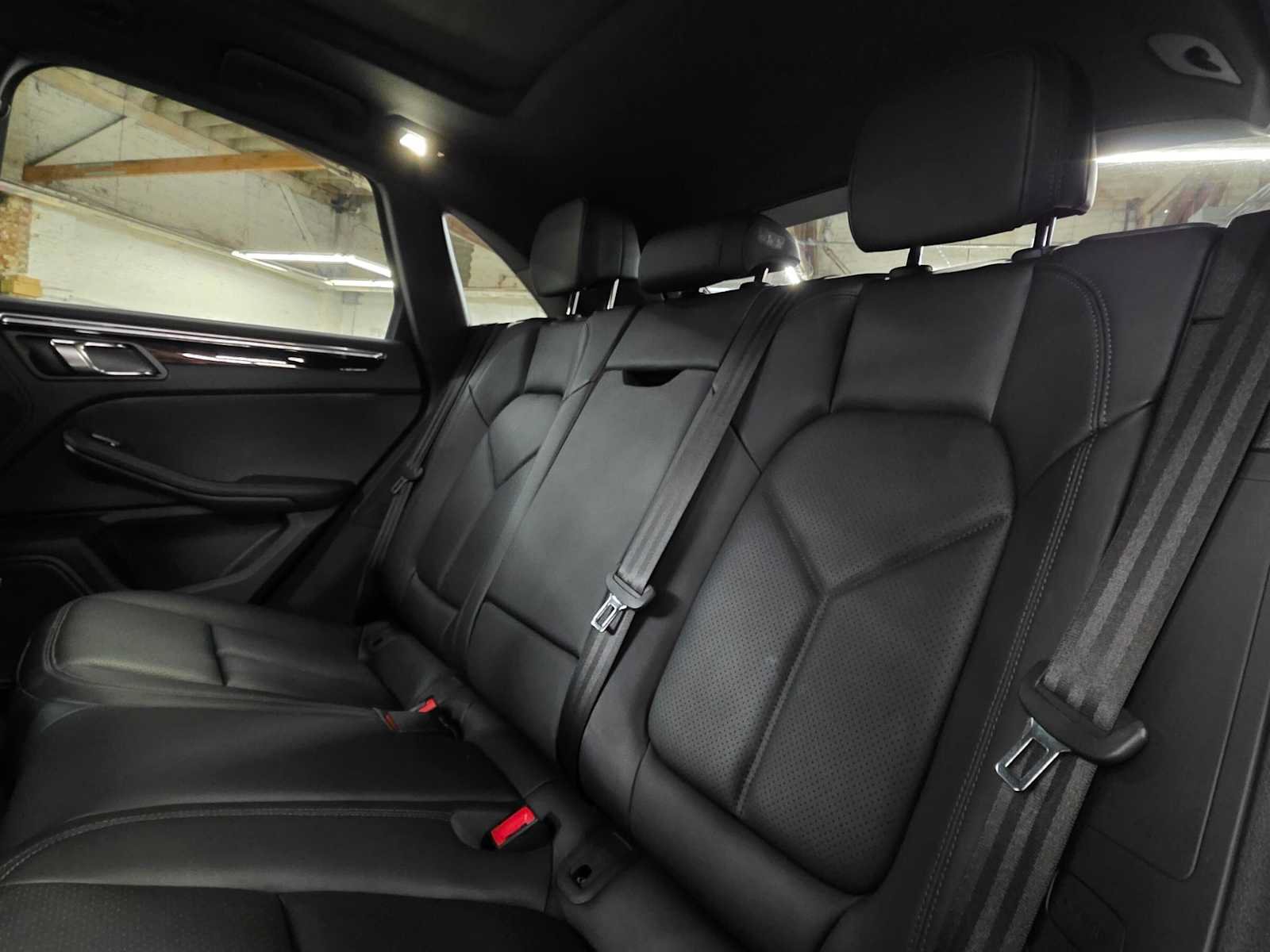 Used 2025 Porsche Macan AWD/4WD image 19