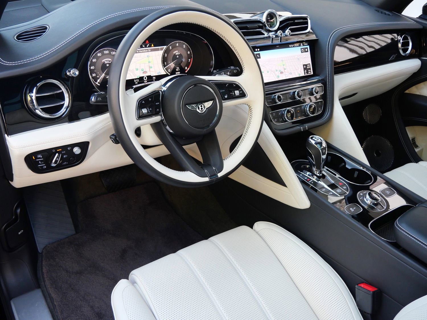 Used 2023 Bentley Bentayga AWD/4WD image 11