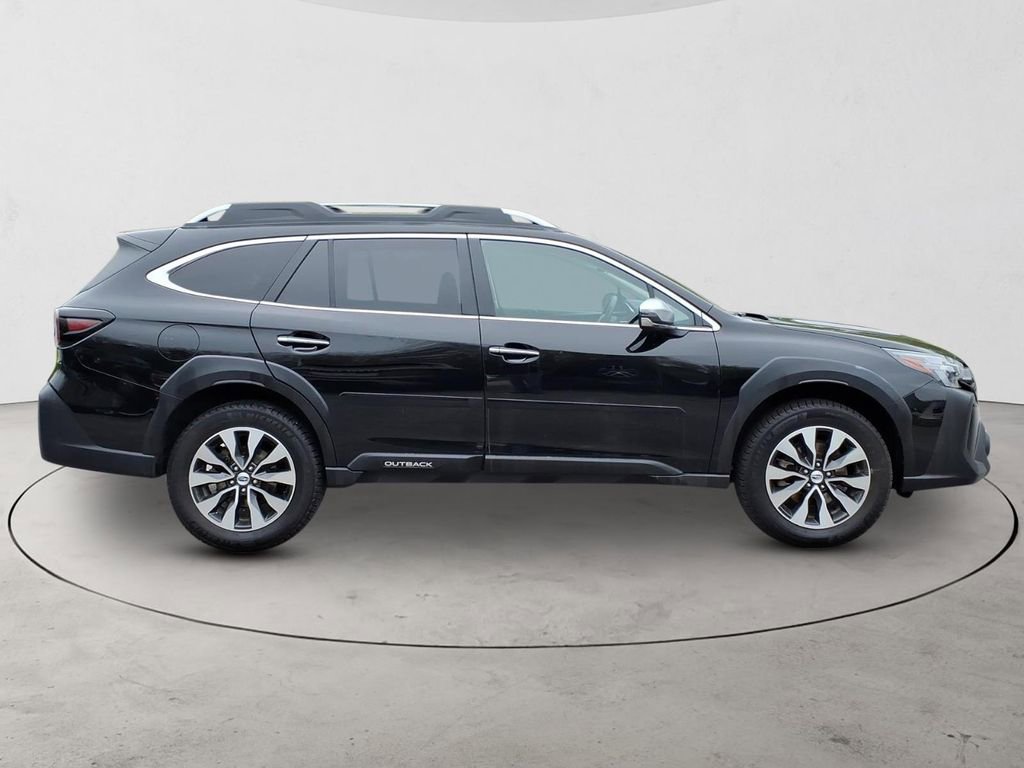 Used 2023 Subaru Outback Touring XT AWD/4WD image 4