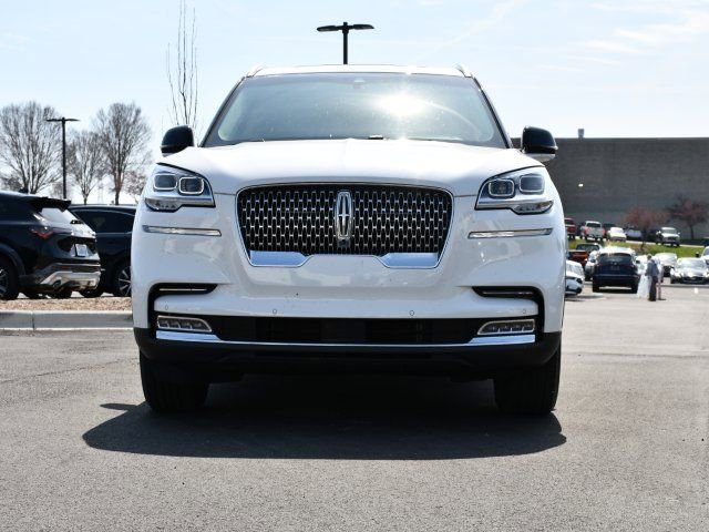 Used 2022 Lincoln Aviator Reserve w/ Equipment Group 201A image 2