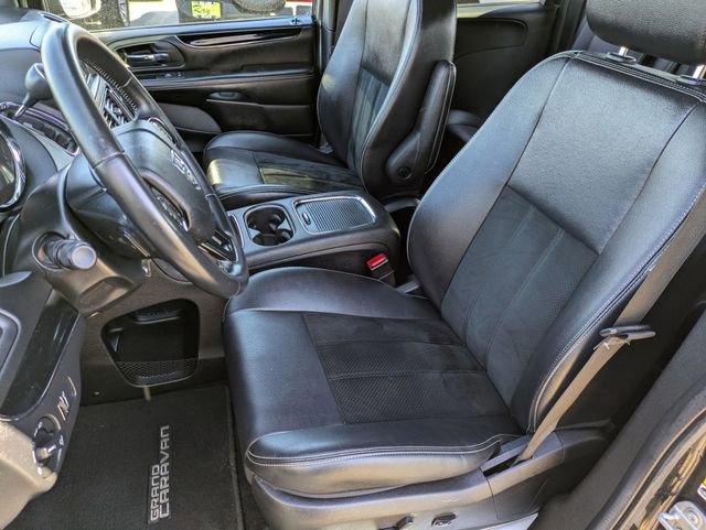 Used 2017 Dodge Grand Caravan SXT w/ Blacktop Package image 11