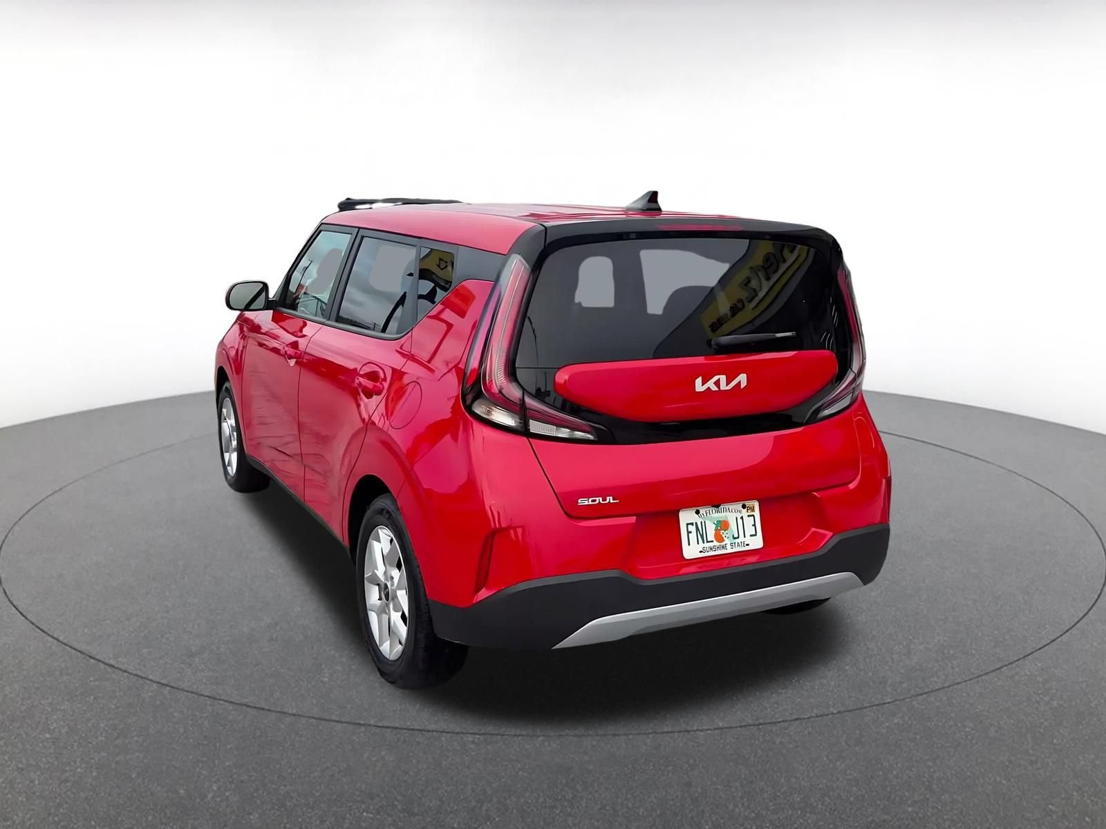 Used 2025 Kia Soul LX w/ LX Technology Package FWD image 10