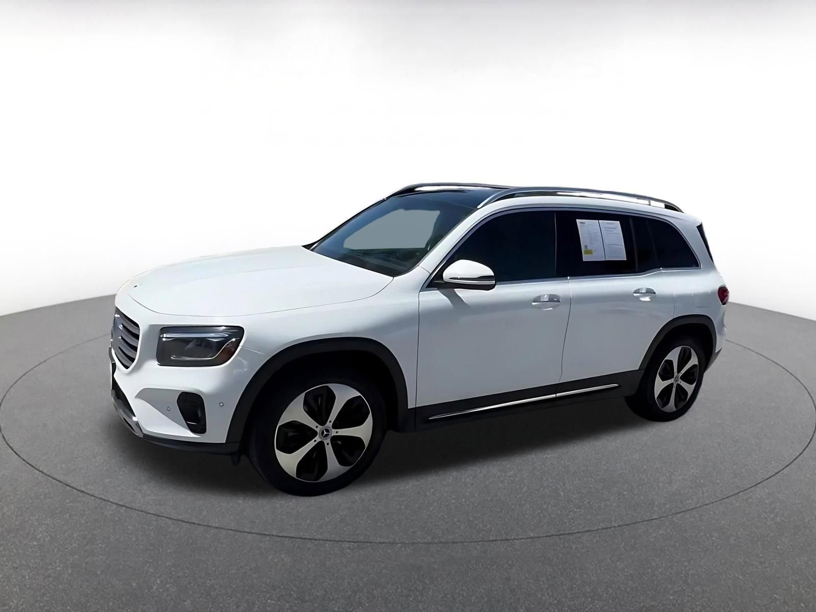 Used 2025 Mercedes-Benz GLB 250 4MATIC image 8