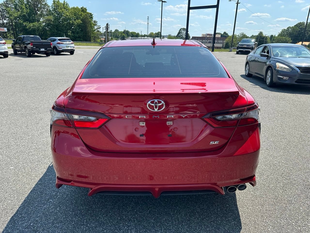 Used 2022 Toyota Camry SE FWD image 7