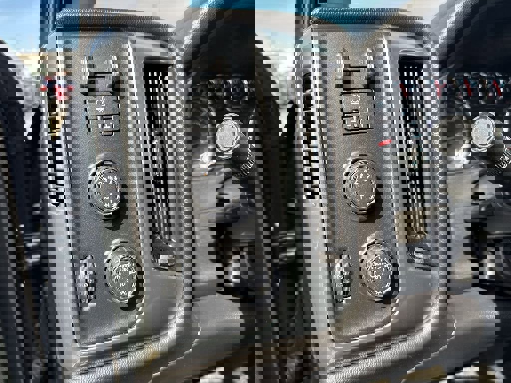 Used 2018 Chevrolet Silverado 3500 LT image 23