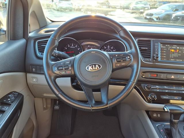 Used 2017 Kia Sedona LX w/ LX Essentials Premium Package image 11