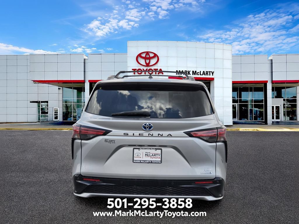 Used 2021 Toyota Sienna XSE w/ XSE Plus Package FWD image 4