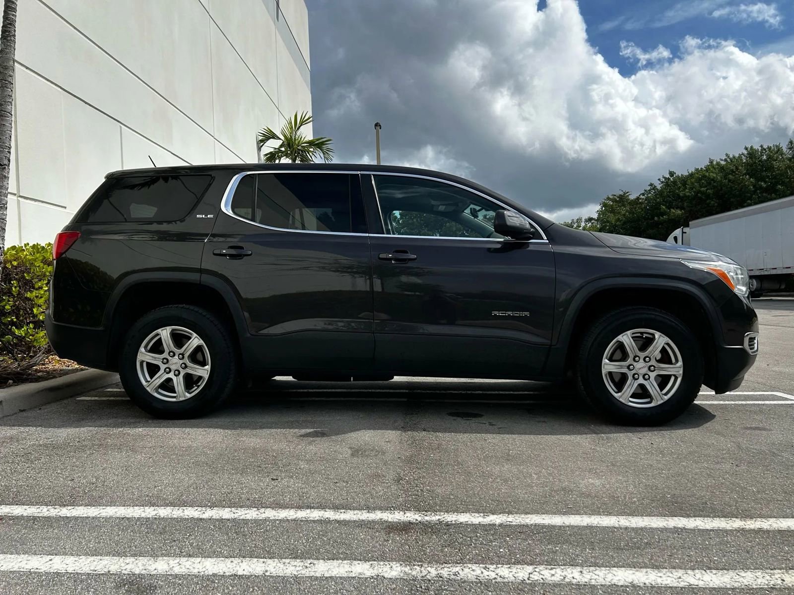 Used 2019 GMC Acadia SLE image 4