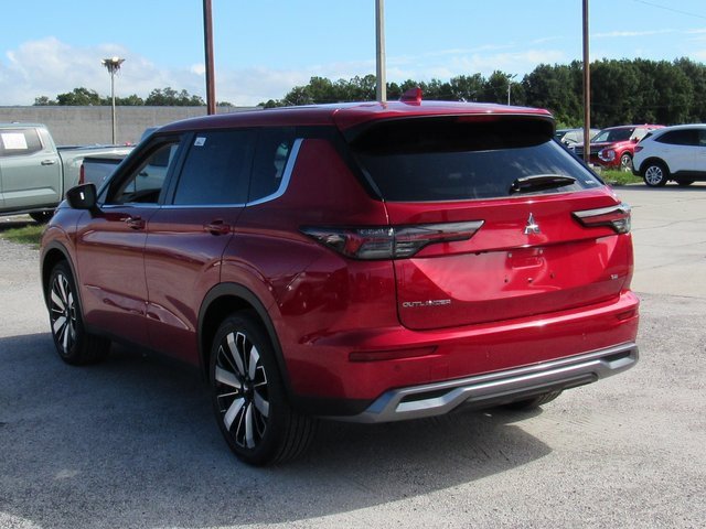 New 2025 Mitsubishi Outlander SE image 5