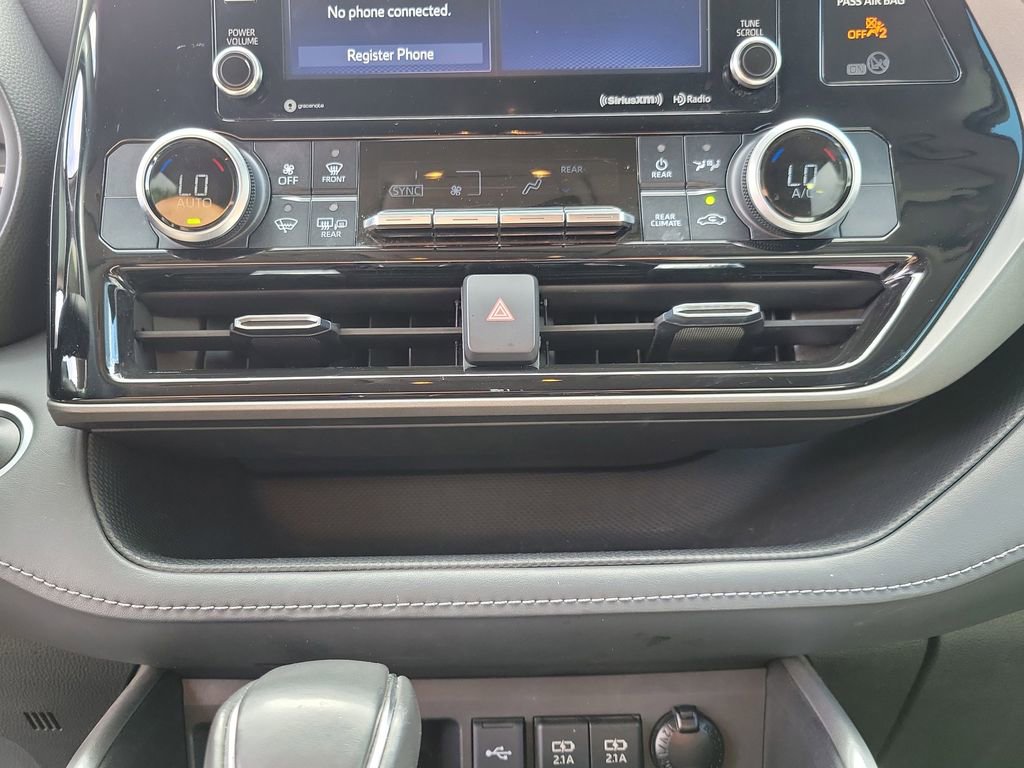 Used 2021 Toyota Highlander LE image 38