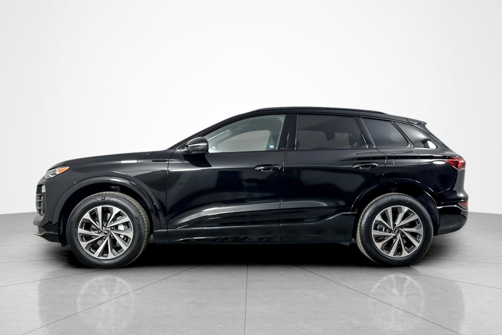 New 2025 Audi Q6 e-tron Premium image 3