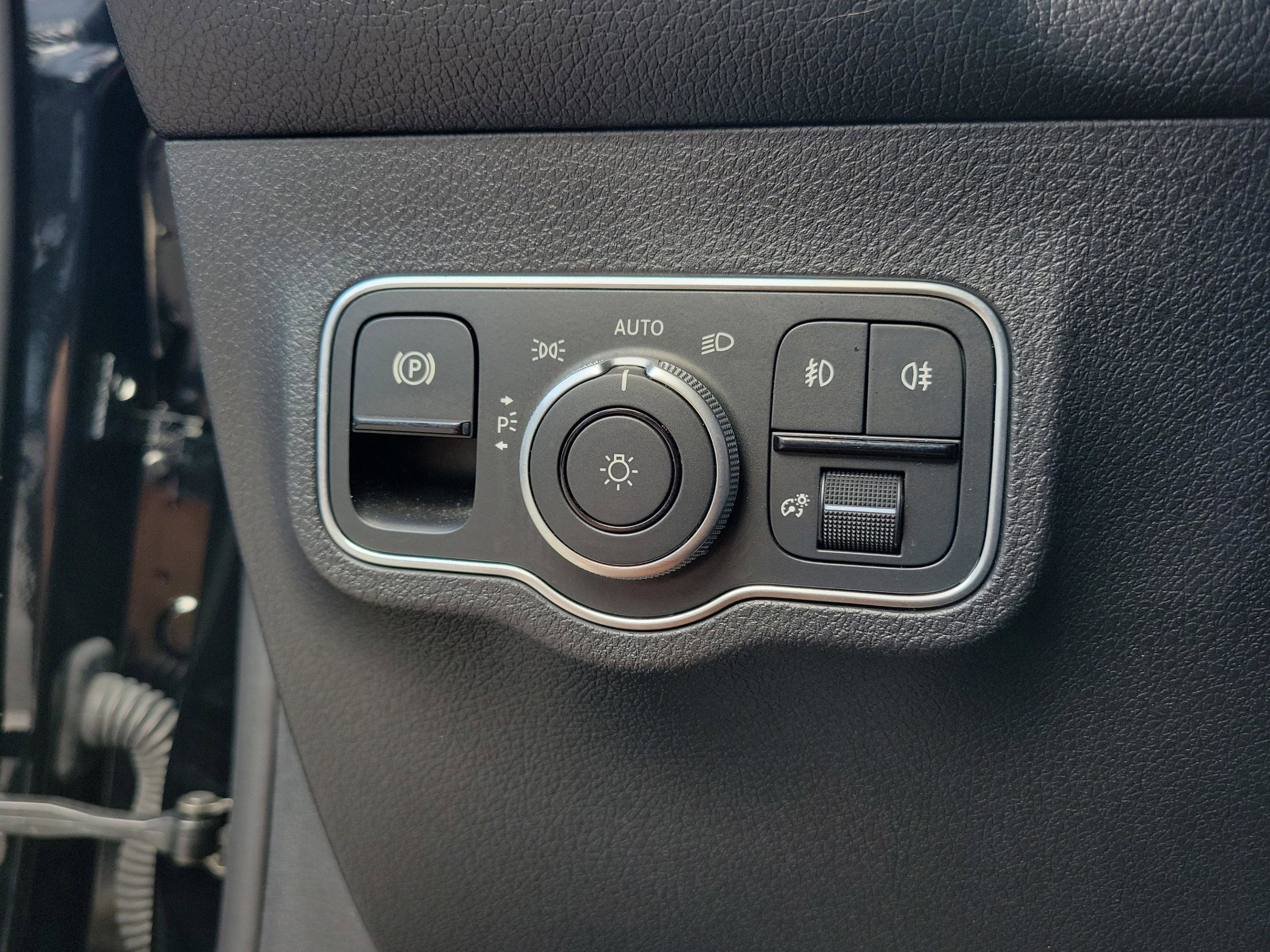 Certified 2024 Mercedes-Benz GLB 250 image 23