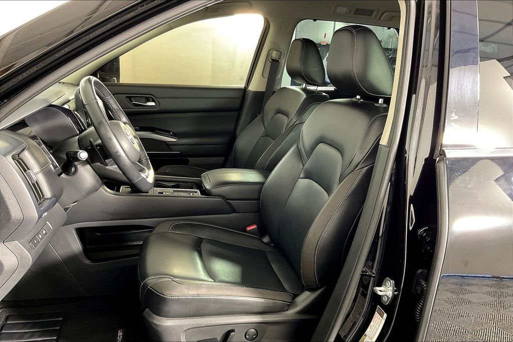 Used 2023 Nissan Pathfinder SL w/ Lighting Package (N92) image 34