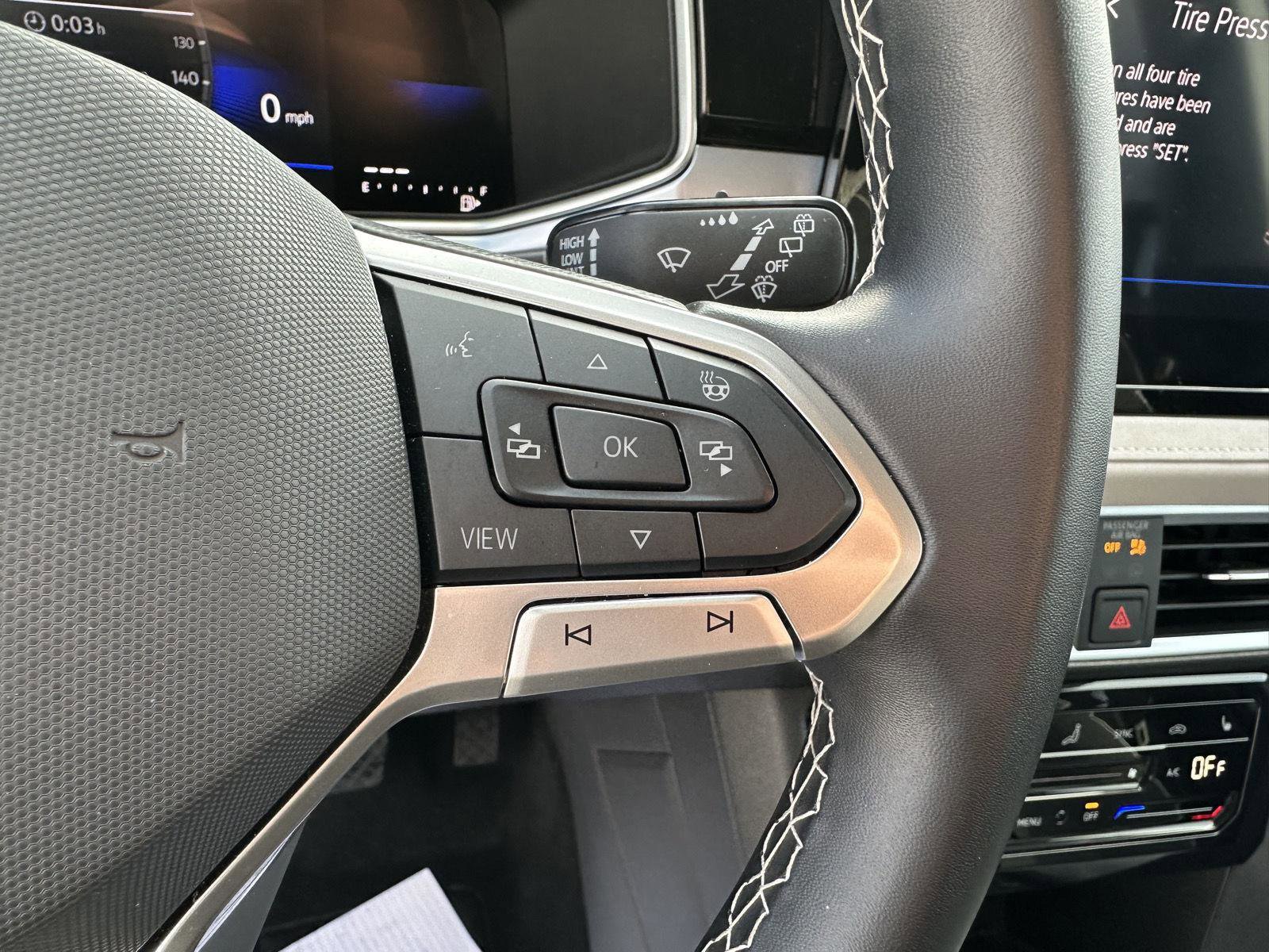 Used 2025 Volkswagen Taos SE AWD/4WD image 24