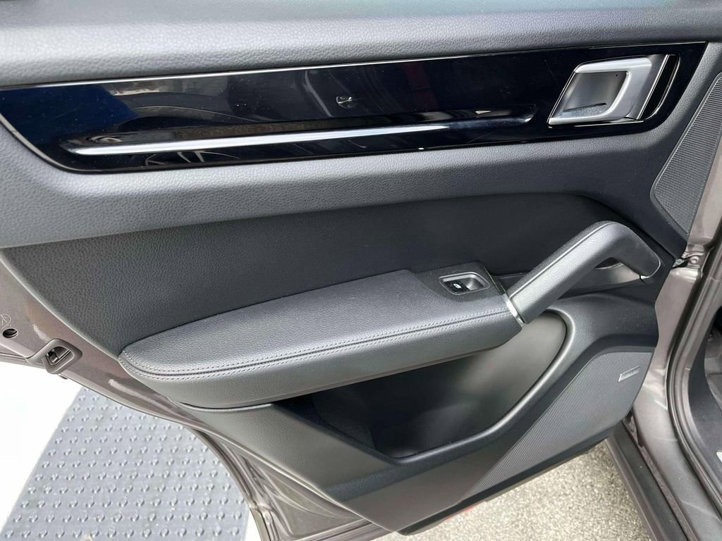 Used 2019 Porsche Cayenne image 15