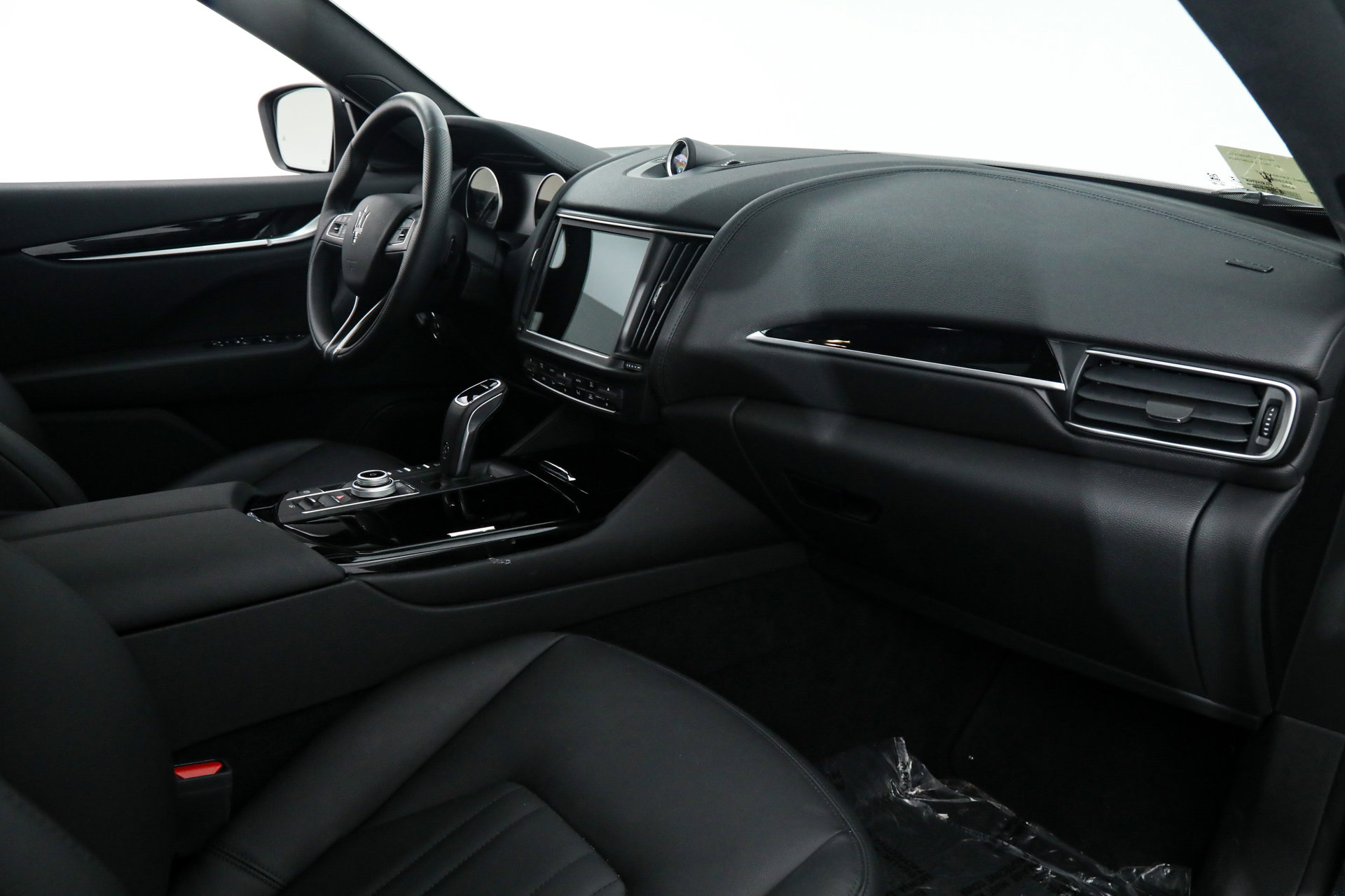 Certified 2023 Maserati Levante GT image 9