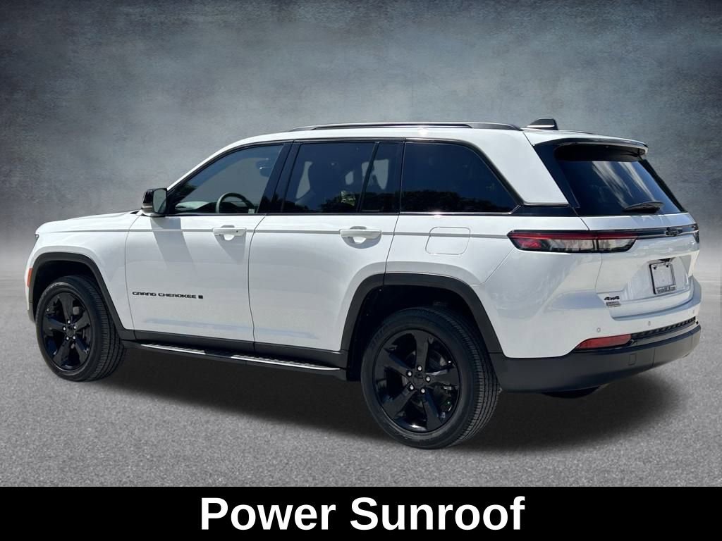 Certified 2024 Jeep Grand Cherokee Altitude image 9