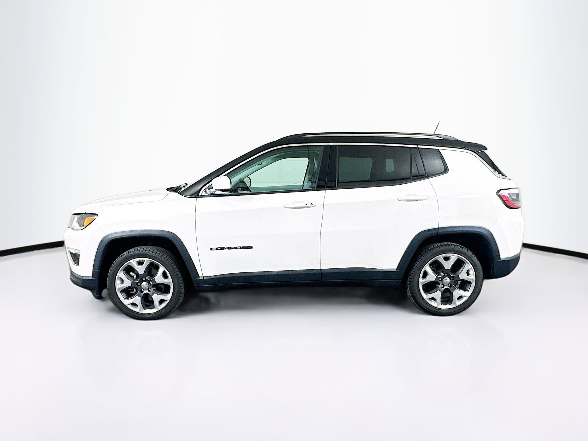 Used 2018 Jeep Compass Limited w/ Navigation Group FWD image 4