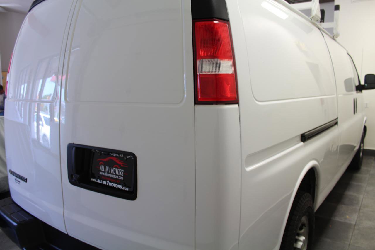 Used 2022 Chevrolet Express 3500 Extended w/ Driver Convenience Package RWD image 7