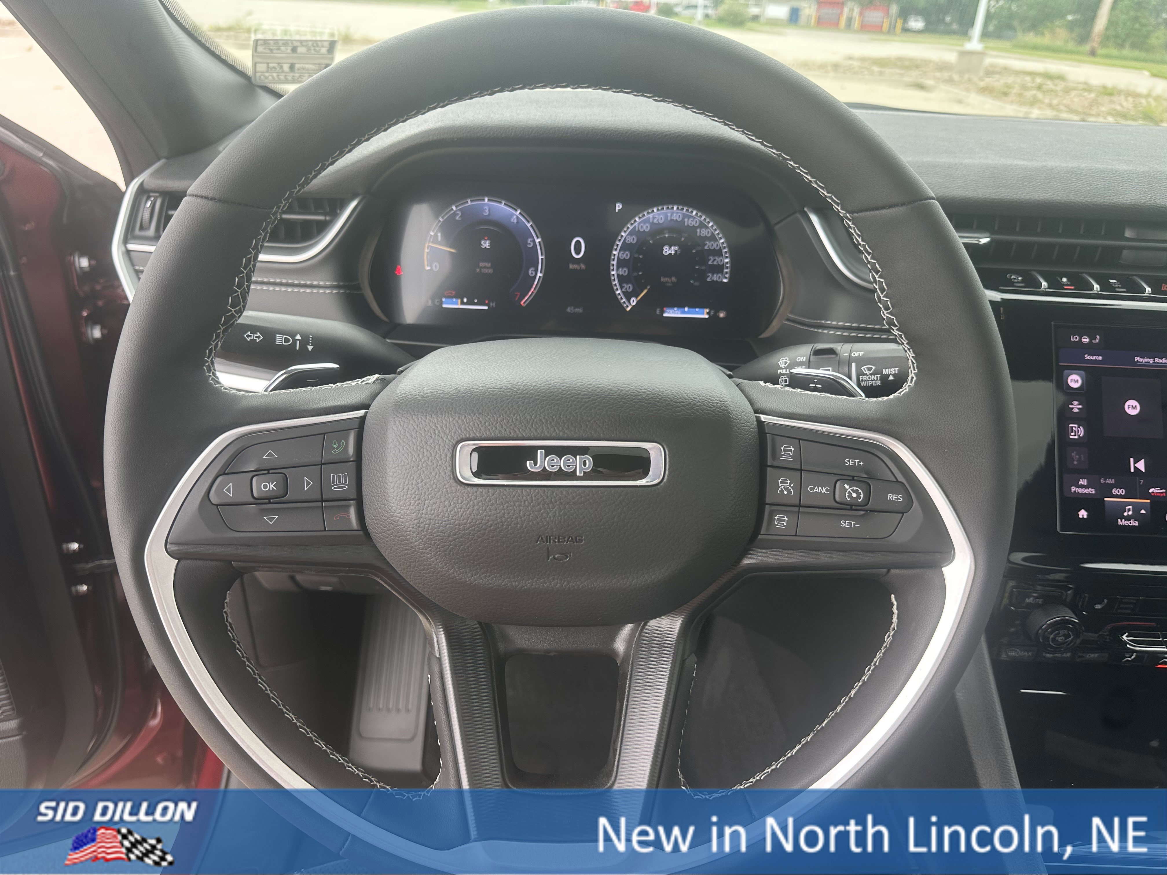 New 2025 Jeep Grand Cherokee Laredo image 8