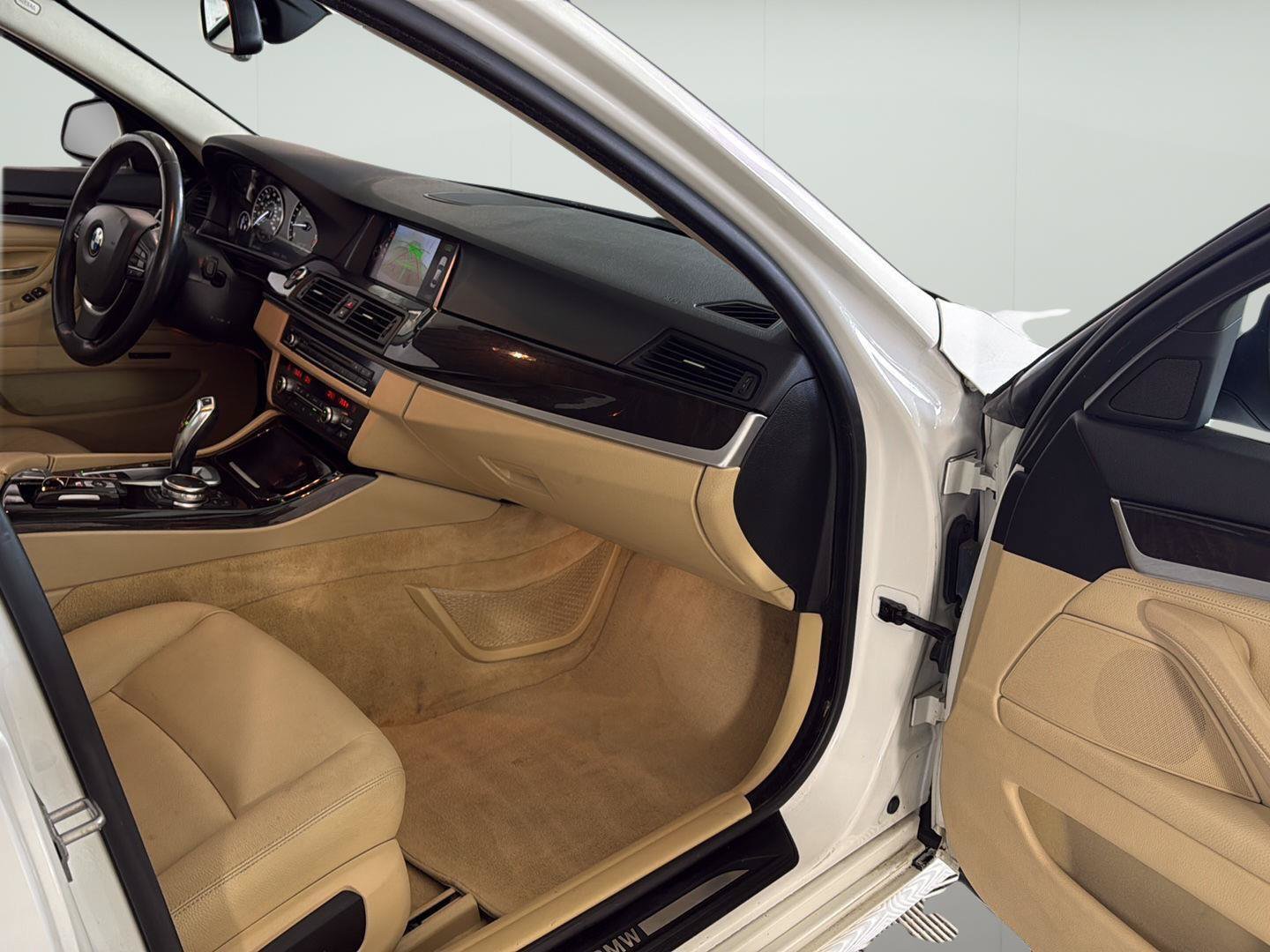 Used 2015 BMW 528i xDrive Sedan AWD/4WD image 18