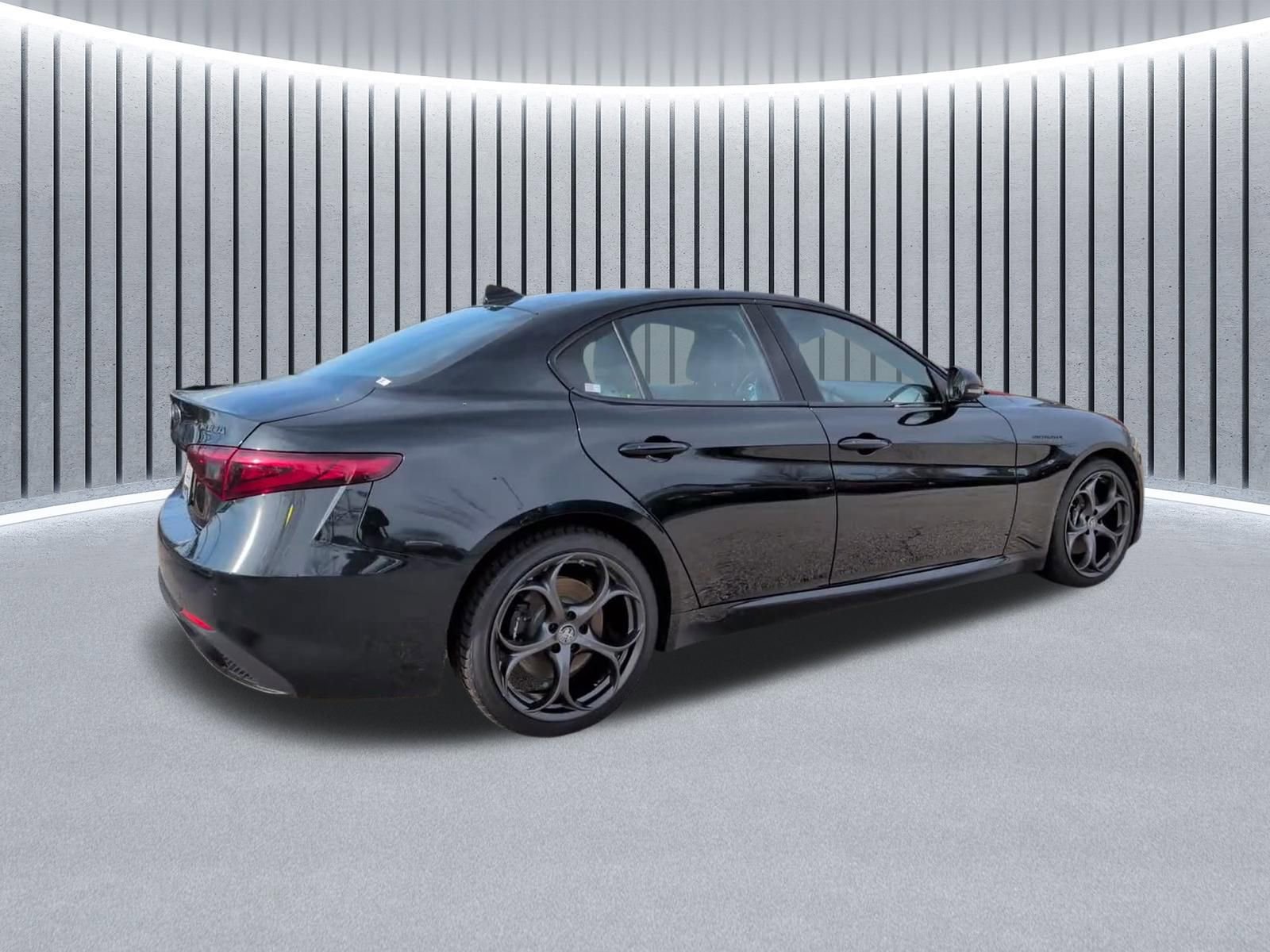 Used 2023 Alfa Romeo Giulia Estrema AWD/4WD image 7
