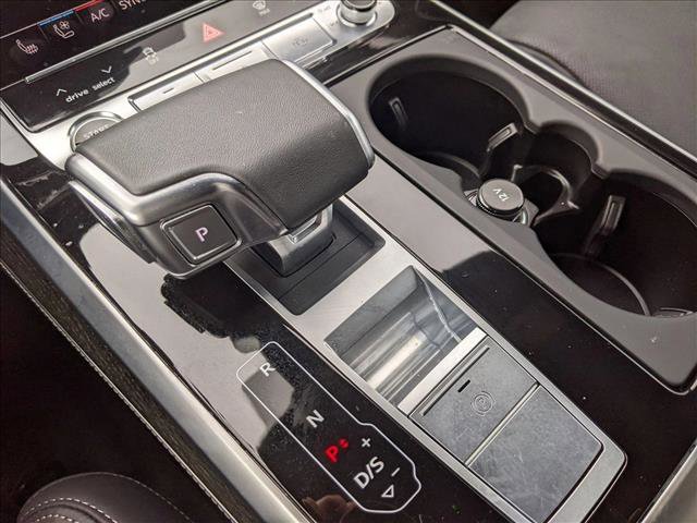 Certified 2025 Audi Q8 Prestige image 12