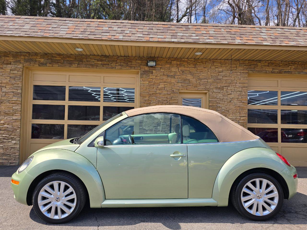 Used 2008 Volkswagen Beetle SE image 52