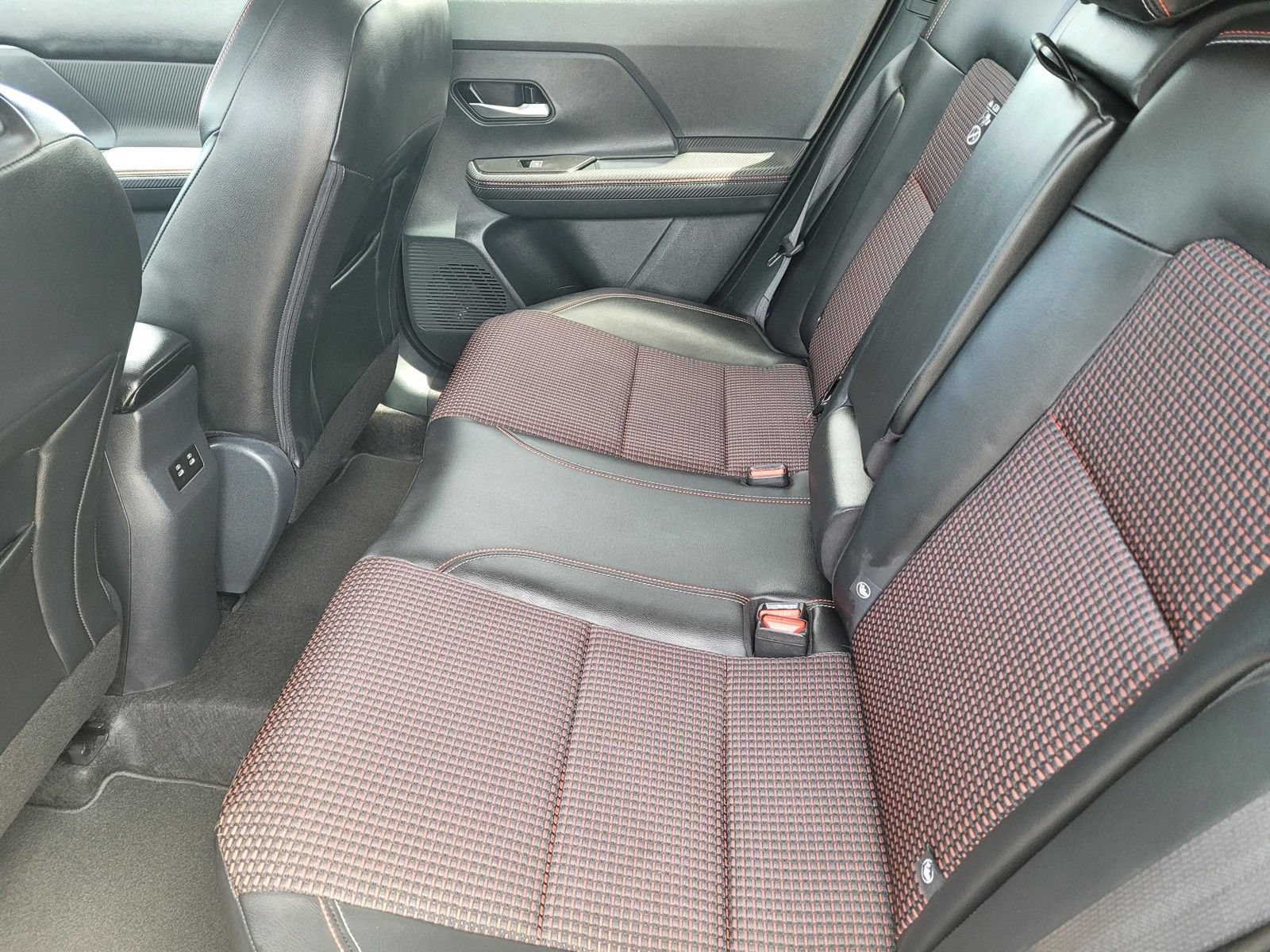 Used 2025 Nissan Kicks SR FWD image 16