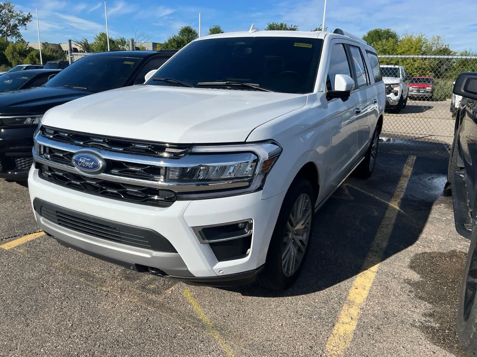 Used 2023 Ford Expedition Max Limited AWD/4WD image 2