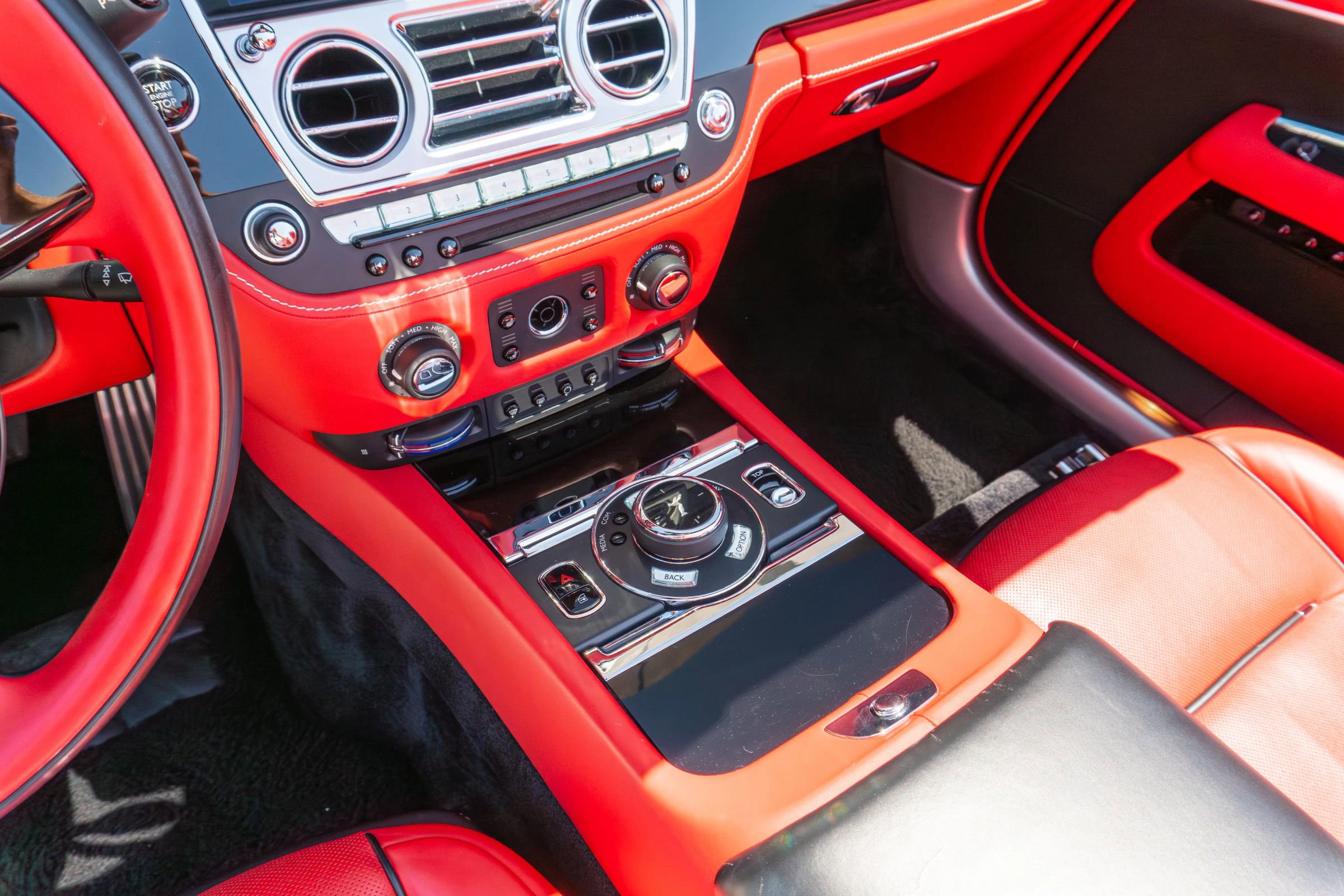 Used 2019 Rolls-Royce Dawn RWD image 78