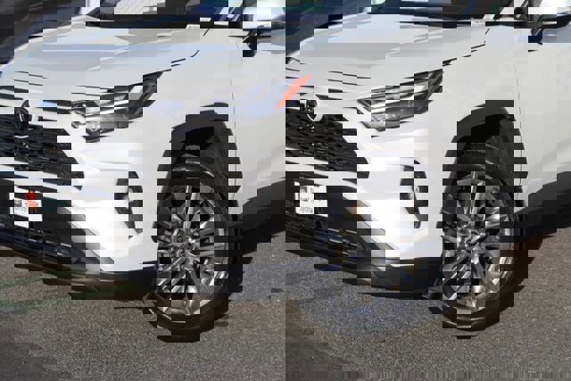 Certified 2023 Toyota RAV4 XLE Premium image 5