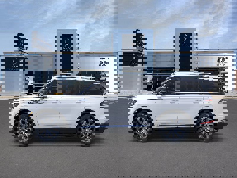 New 2025 Lincoln Aviator AWD image 3