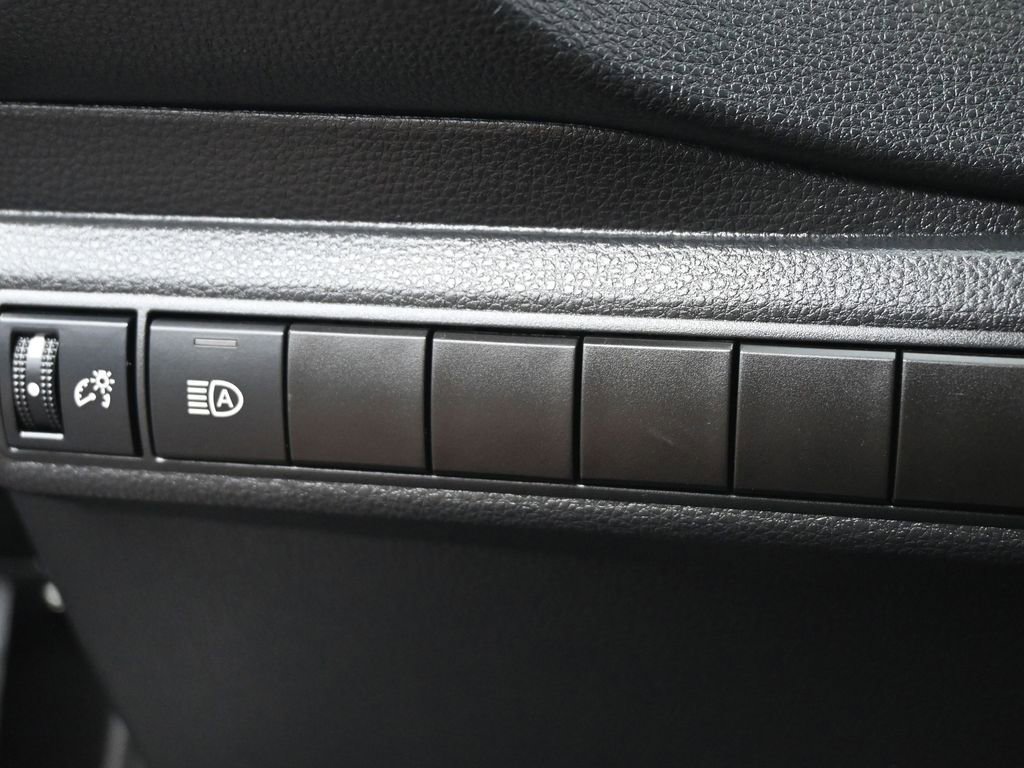 Used 2022 Toyota Corolla SE FWD image 38