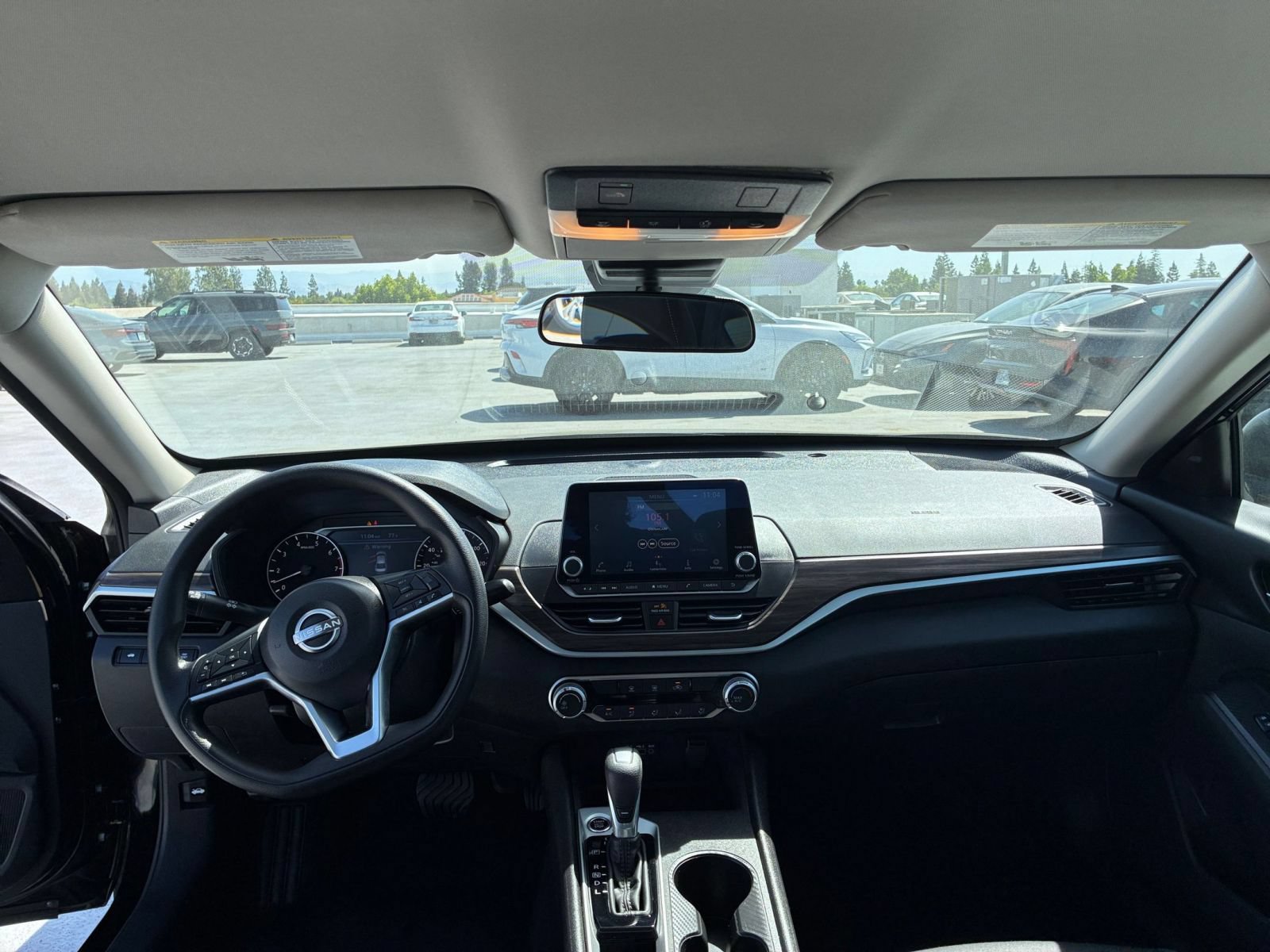 Used 2025 Nissan Altima 2.5 SV FWD image 32