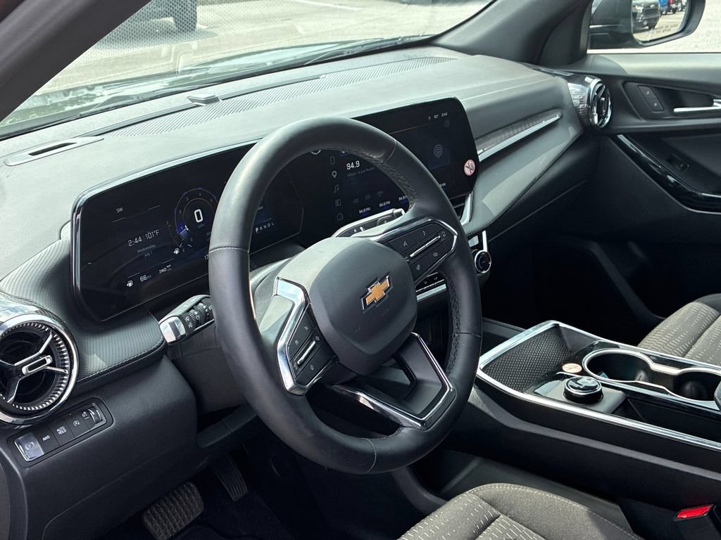 Used 2026 Chevrolet Equinox LT AWD/4WD image 11