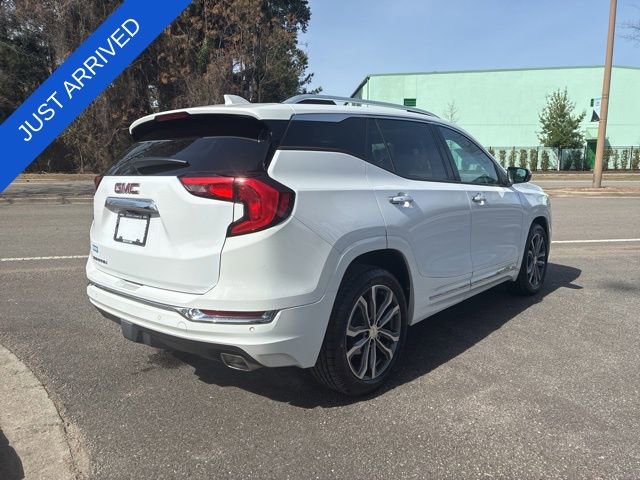 Used 2020 GMC Terrain Denali w/ Denali Premium Package FWD image 3