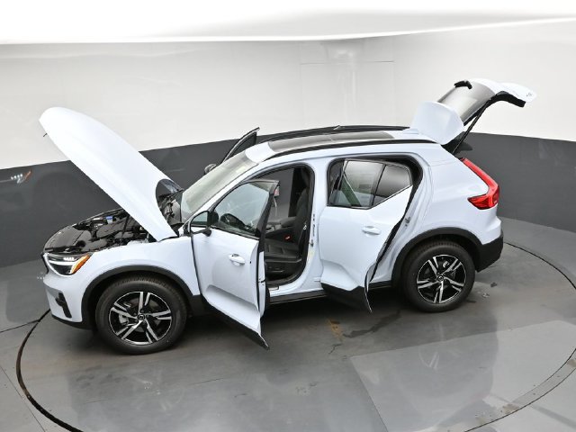 New 2026 Volvo XC40 B4 Core w/ Protection Package Premier FWD image 46