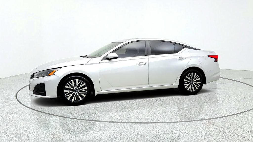 Used 2023 Nissan Altima 2.5 SV w/ SV Premium Package FWD image 8