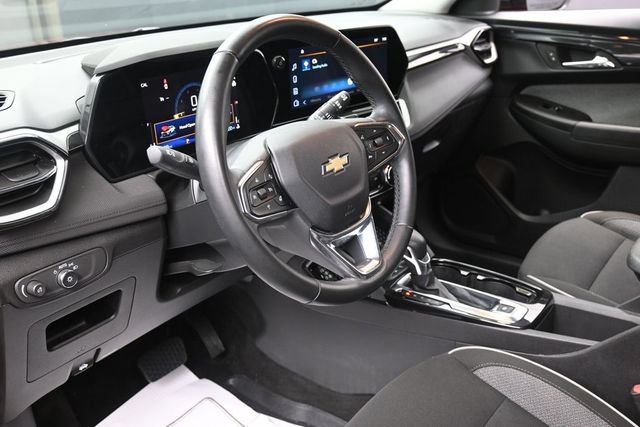 Used 2024 Chevrolet TrailBlazer LT w/ LT Cold Weather Package FWD image 14